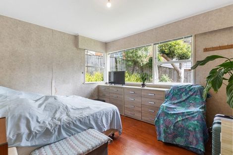 Photo of property in 17 Sovereign Place, Glenfield, Auckland, 0629
