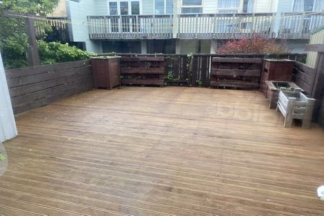 Photo of property in 21f5 Collins Avenue, Tawa, Wellington, 5028