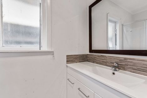 Photo of property in 8 Rollerson Street, Papakura, 2110