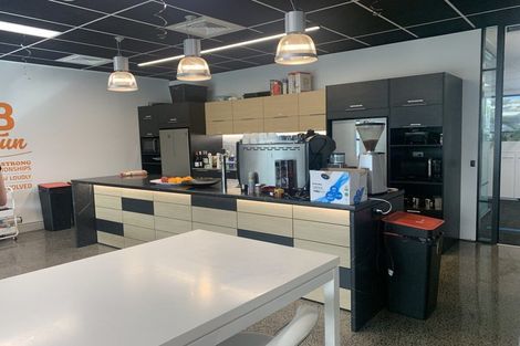 Photo of property in 5 Omega Street, Newlands, Wellington, 6037