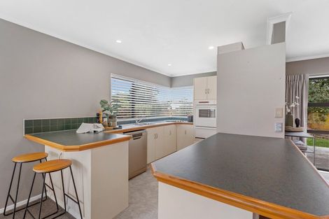Photo of property in 23 Greenwood Place, Fitzherbert, Palmerston North, 4410