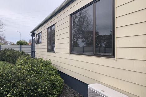 Photo of property in 13 Gloaming Place, Conifer Grove, Takanini, 2112