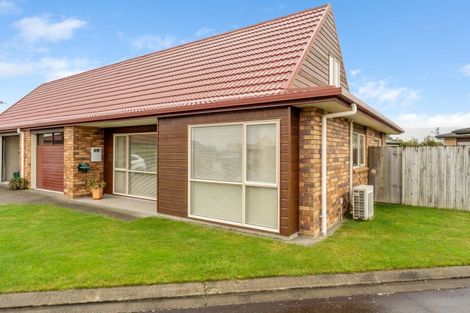 Photo of property in Rangeview Villas, 24/9 Fuller Close, Levin, 5510