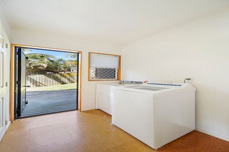 Photo of property in 93a Botany Road, Botany Downs, Auckland, 2010
