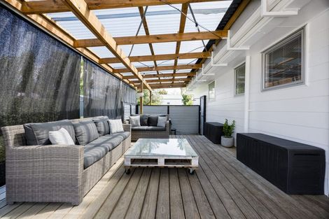 Photo of property in 8 Camphora Place, Ranui, Auckland, 0612