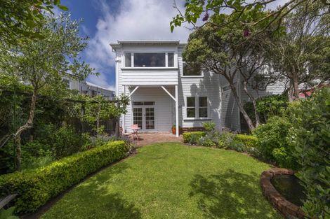Photo of property in 2 North Terrace, Kelburn, Wellington, 6012
