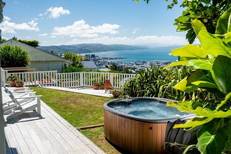 Photo of property in 30 Sugarloaf Road, Brooklyn, Wellington, 6021