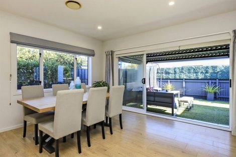 Photo of property in 27a Warwick Crescent, Taradale, Napier, 4112