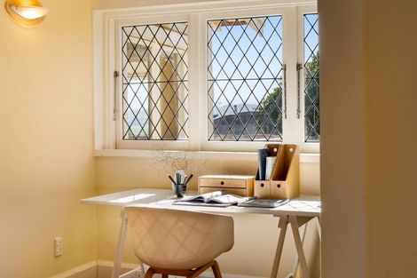 Photo of property in 2 Roslyn Road, Bluff Hill, Napier, 4110