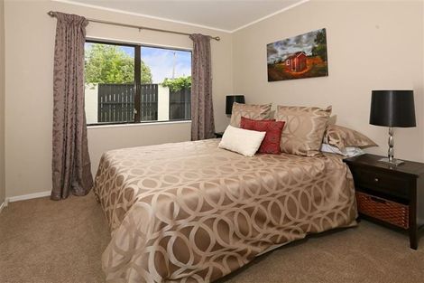 Photo of property in 122a Colwill Road, Massey, Auckland, 0614