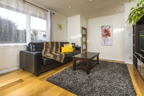 Photo of property in 2/25 Heathcote Road, Castor Bay, Auckland, 0620
