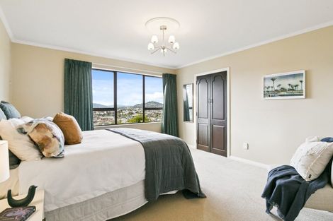 Photo of property in 10 Kate Way, Karori, Wellington, 6012