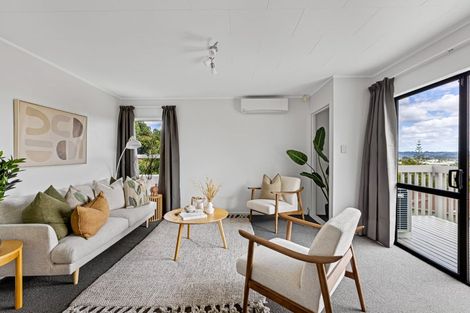 Photo of property in 1/23 Santiago Crescent, Unsworth Heights, Auckland, 0632