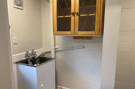 Photo of property in 21f5 Collins Avenue, Tawa, Wellington, 5028