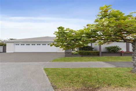 Photo of property in 6 Corta Bella Place, Golflands, Auckland, 2013