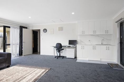 Photo of property in 13 Lieshout Way, Pukekohe, 2120