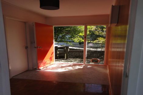 Photo of property in 639a Glenfield Road, Totara Vale, Auckland, 0629
