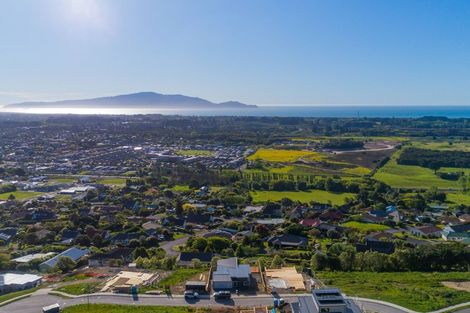 Photo of property in 90 Kotare Street, Waikanae, 5036