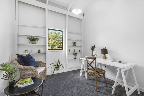 Photo of property in 117 Gloaming Hill, Titahi Bay, Porirua, 5022