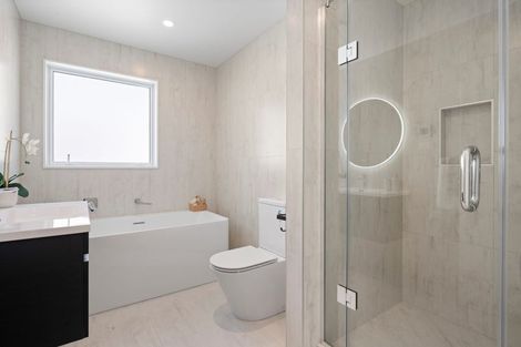 Photo of property in 19a Resnik Crescent, 0810