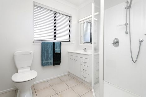 Photo of property in 40 Navigation Drive, Whitby, Porirua, 5024