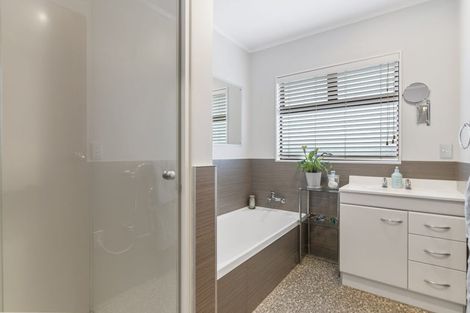 Photo of property in 2/51 Union Road, Howick, Auckland, 2014