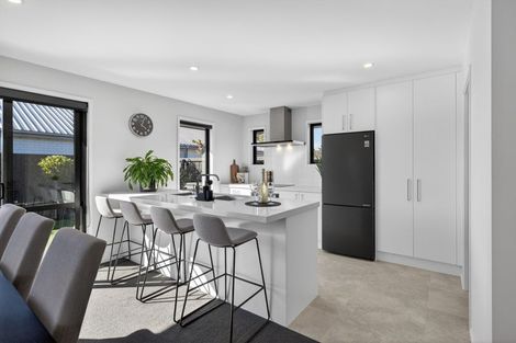 Photo of property in 2 Graeme Cooper Lane, Avonhead, Christchurch, 8042
