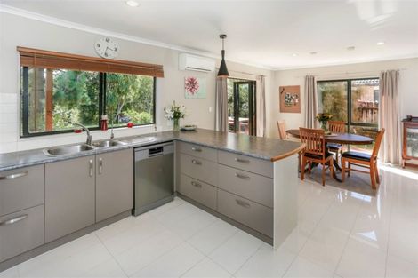 Photo of property in 13 Delphi Grove, Tuakau, 2121