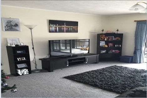 Photo of property in 1/17 Orchid Place, Te Atatu South, Auckland, 0610