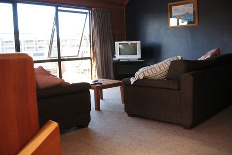 Photo of property in 52f4 Kelburn Parade, Kelburn, Wellington, 6012