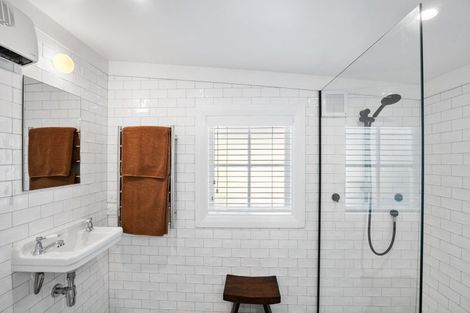 Photo of property in 171 Breaker Bay Road, Breaker Bay, Wellington, 6022