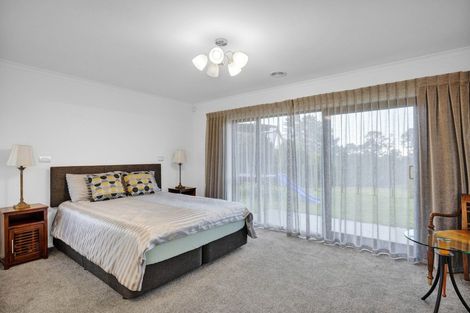 Photo of property in 8 Greenridge Lane, Merrilands, New Plymouth, 4312