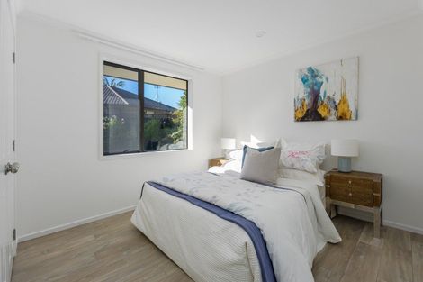 Photo of property in 33 Admirals Court Drive, Greenhithe, Auckland, 0632