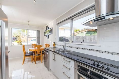 Photo of property in 17 Fairdale Place, Birkdale, Auckland, 0626
