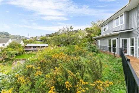 Photo of property in 6 Sandhurst Way, Crofton Downs, Wellington, 6035