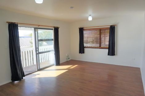 Photo of property in 1/100 Birkdale Road, Birkdale, Auckland, 0626