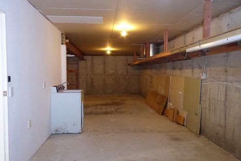 Photo of property in 198 Newlands Road, Newlands, Wellington, 6037