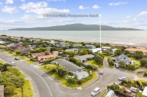 Photo of property in 5 Nuhaka Place, Paraparaumu Beach, Paraparaumu, 5032