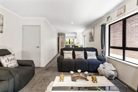 Photo of property in 24 Tutuwhatu Crescent, Weymouth, Auckland, 2103