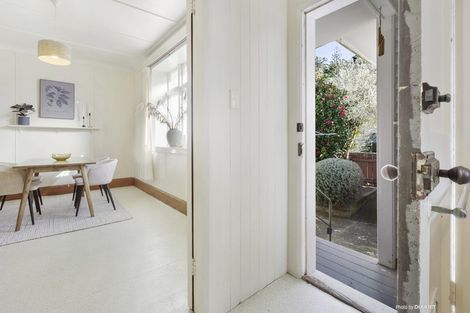 Photo of property in 354 The Parade, Island Bay, Wellington, 6023