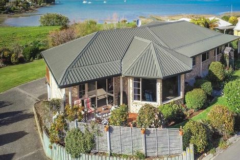 Photo of property in 10 Coutts Place, Mapua, 7005