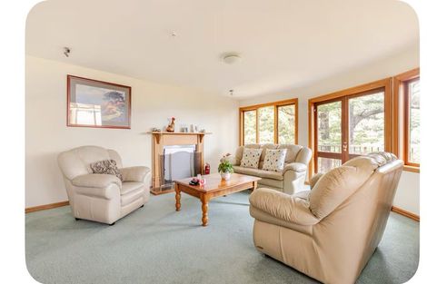 Photo of property in 5 Whiorau Grove, Lowry Bay, Lower Hutt, 5013