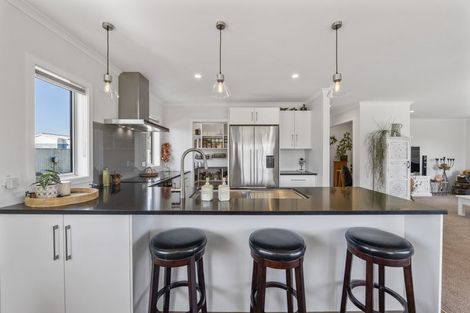 Photo of property in 7 Cross Street, Lepperton, New Plymouth, 4373