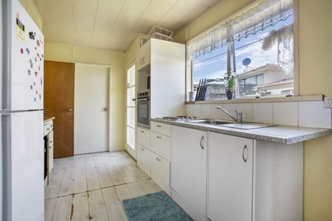 Photo of property in 15 Pipitea Place, Massey, Auckland, 0614