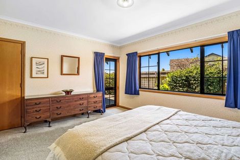 Photo of property in 43 Kilkenny Place, Fitzherbert, Palmerston North, 4410