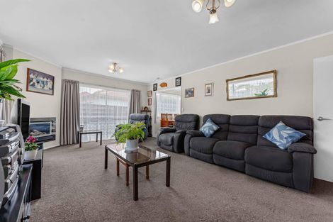 Photo of property in 5 Kirrama Place, Conifer Grove, Takanini, 2112