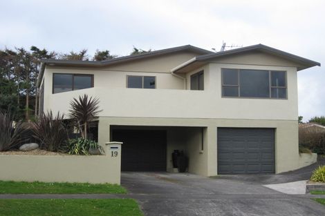 Photo of property in 19 Tiverton Crescent, Whalers Gate, New Plymouth, 4310
