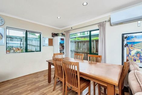 Photo of property in 52a Roberts Road, Te Atatu South, Auckland, 0610