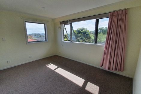 Photo of property in 3/104 East Coast Road, Forrest Hill, Auckland, 0620