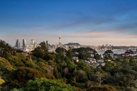 Photo of property in 99 Exmouth Road, Northcote, Auckland, 0627